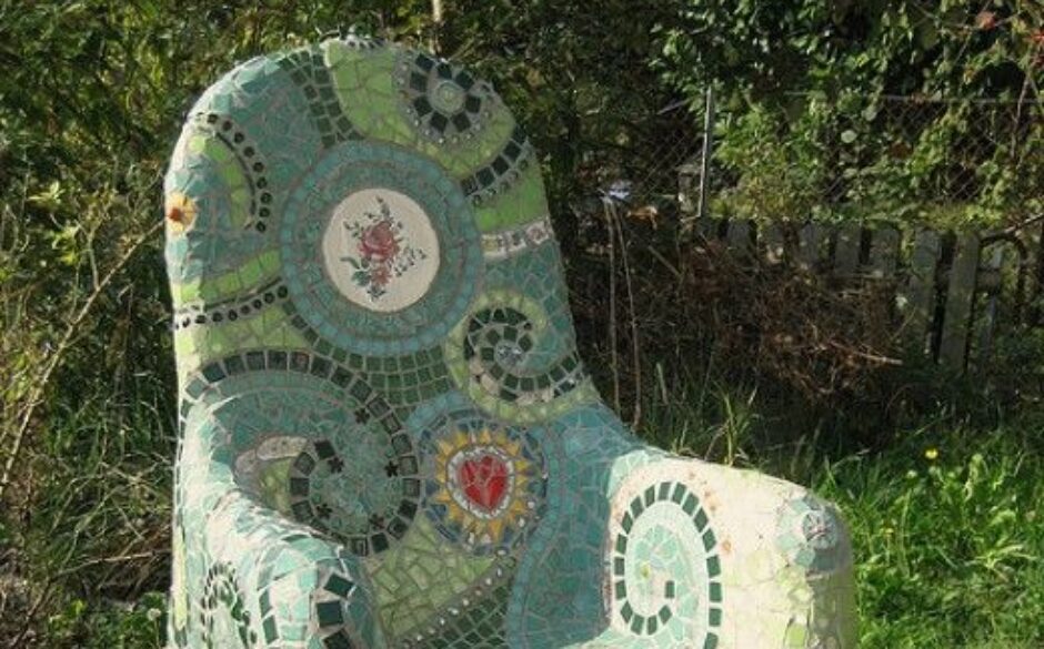 20 ideas for recycling tiles - mosaic chair