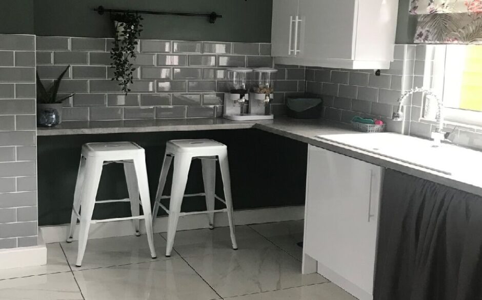 Grey and White Kitchen - Marble effect floor grey metro