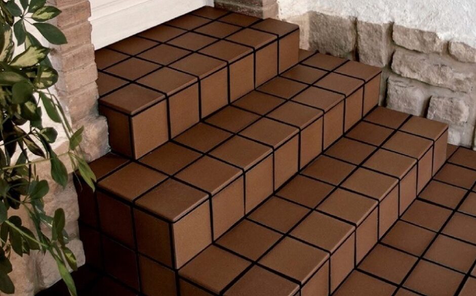 Outdoor Floor Tile Ideas - Brown Quarry Tiles