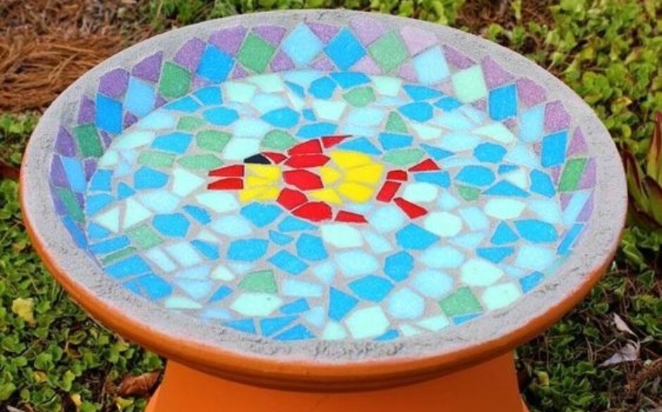 20 ideas for recycling tiles - bird bath