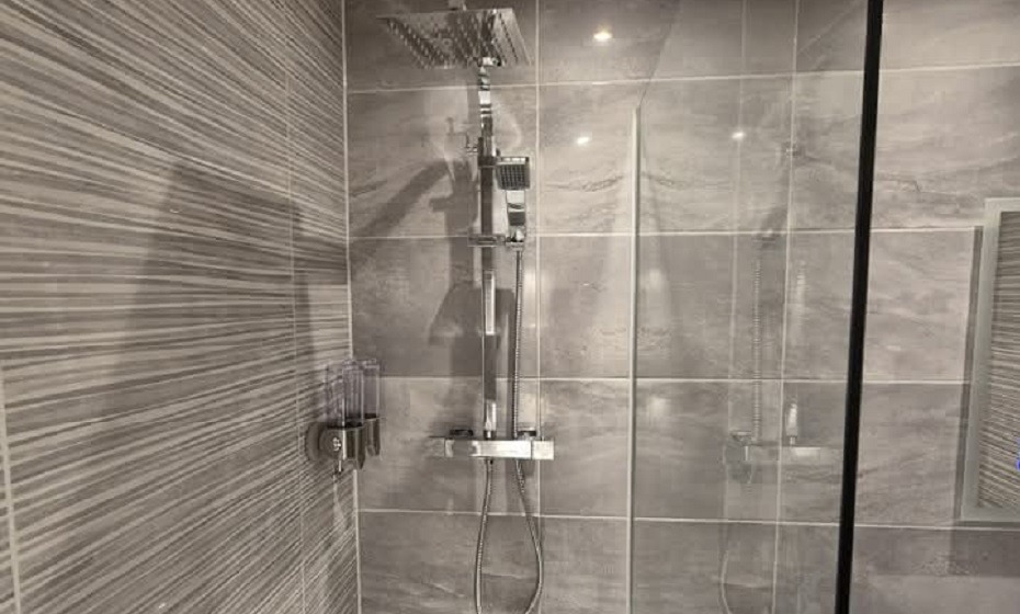 Fred Grey Gloss Ensuite Tiles